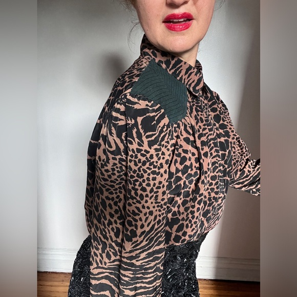80s/90s Animal print black and brown long sleeve button up. Size 11/12 - Picture 7 of 7